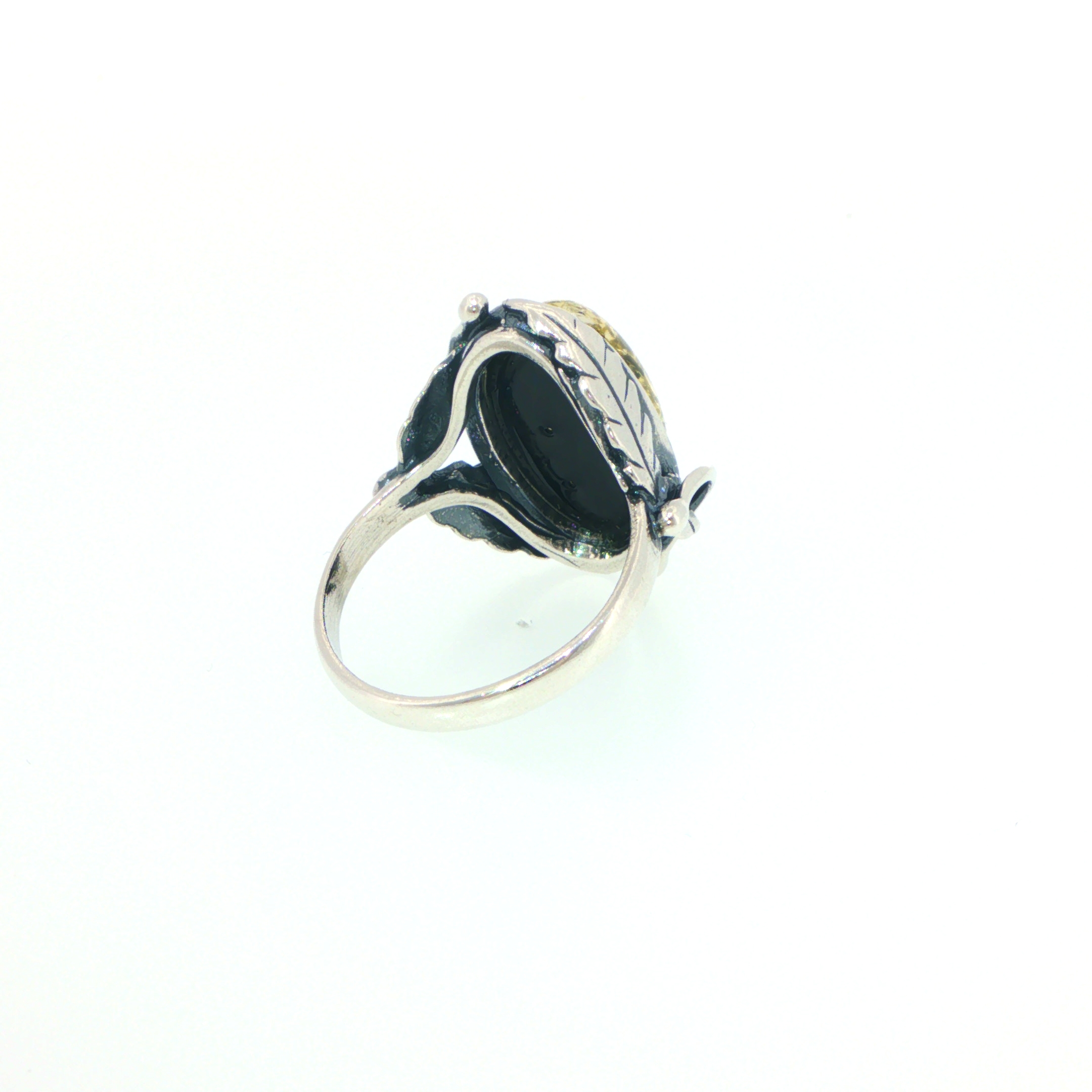 Oval Green Amber Ring with Leaf Detailed Shoulders in Silver - Image 8