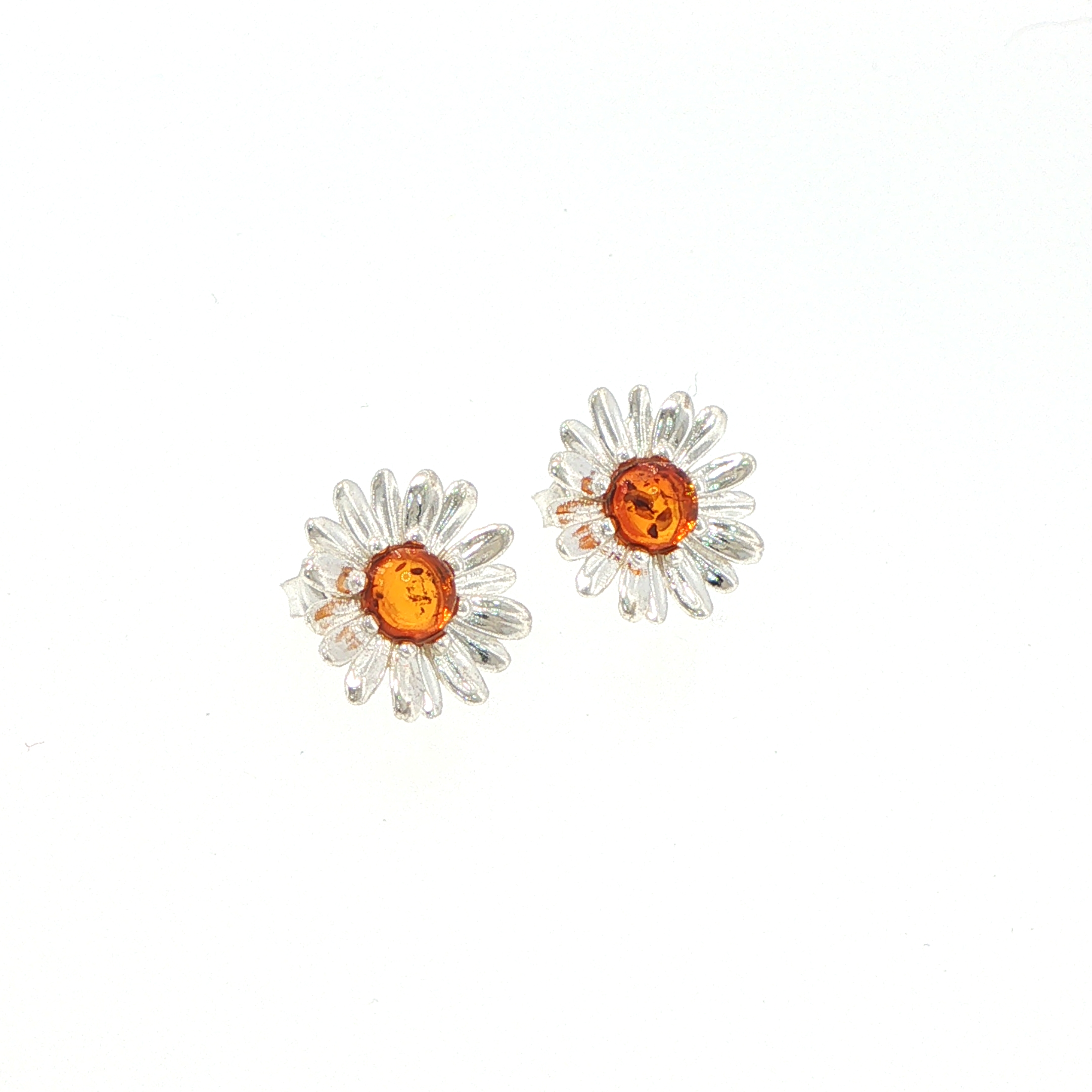 Daisy Stud Earrings with Orange Amber Centre in Silver - Image 4