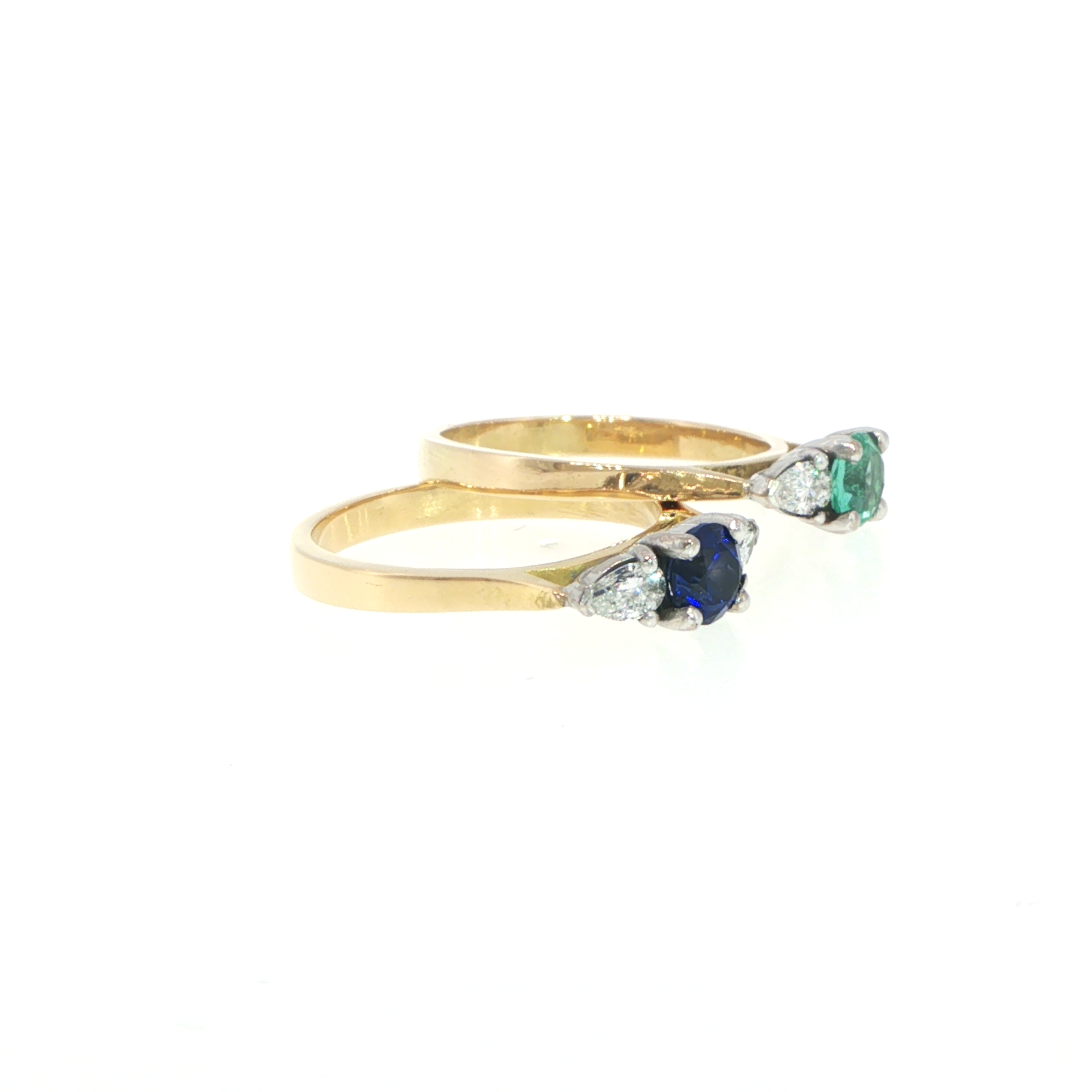 Royal Blue Sapphire Three-Stone Ring in 18ct Yellow Gold - Image 19