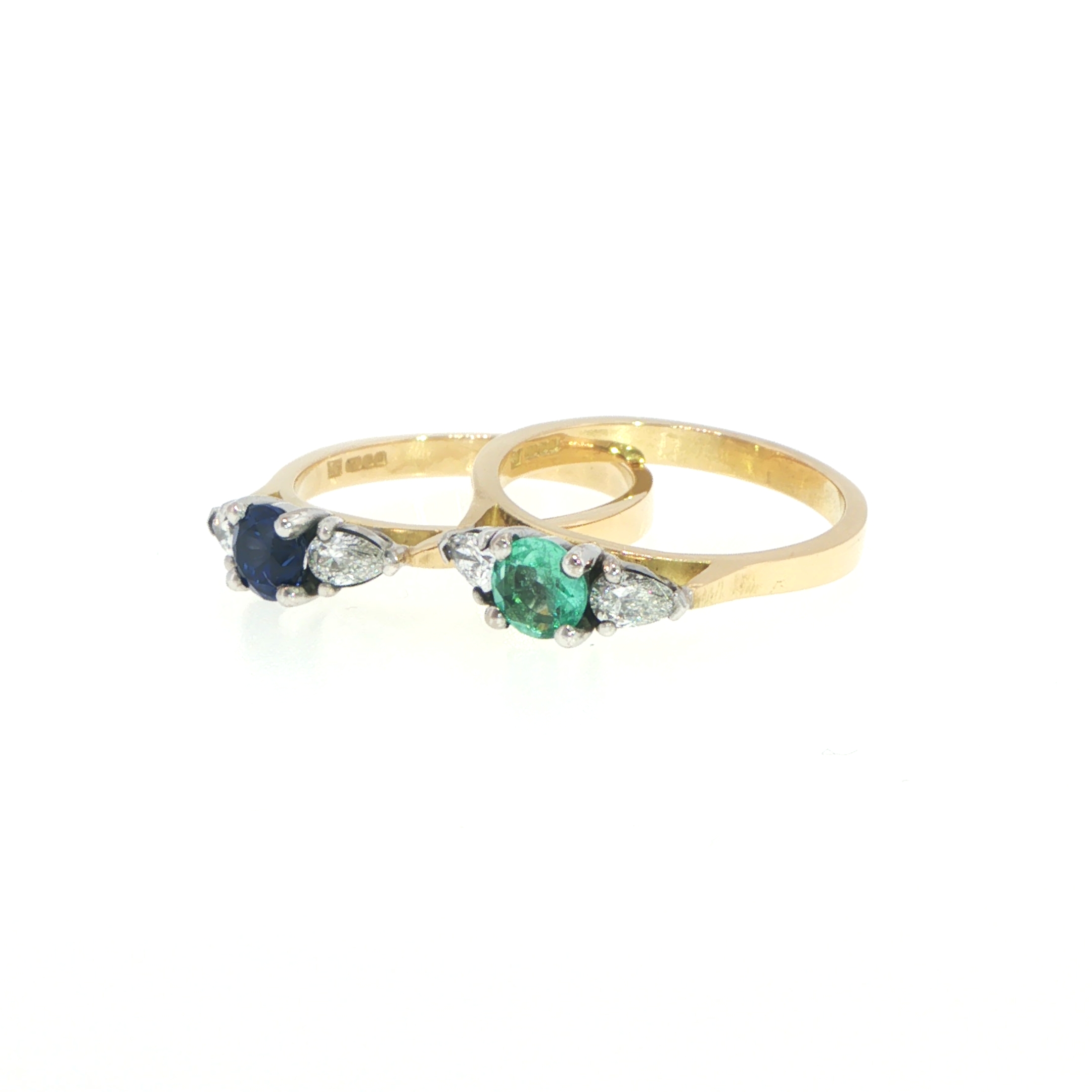 Royal Blue Sapphire Three-Stone Ring in 18ct Yellow Gold - Image 17