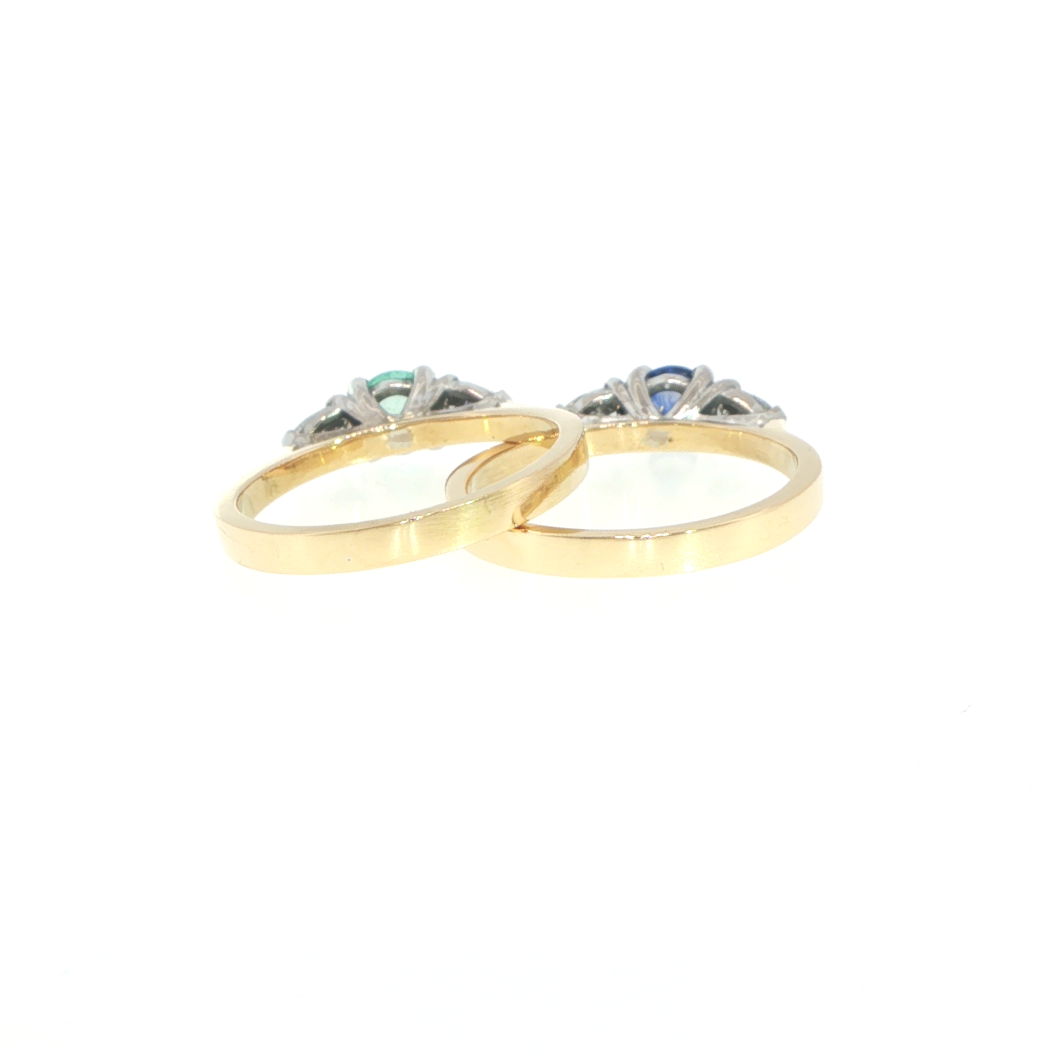 Royal Blue Sapphire Three-Stone Ring in 18ct Yellow Gold - Image 18