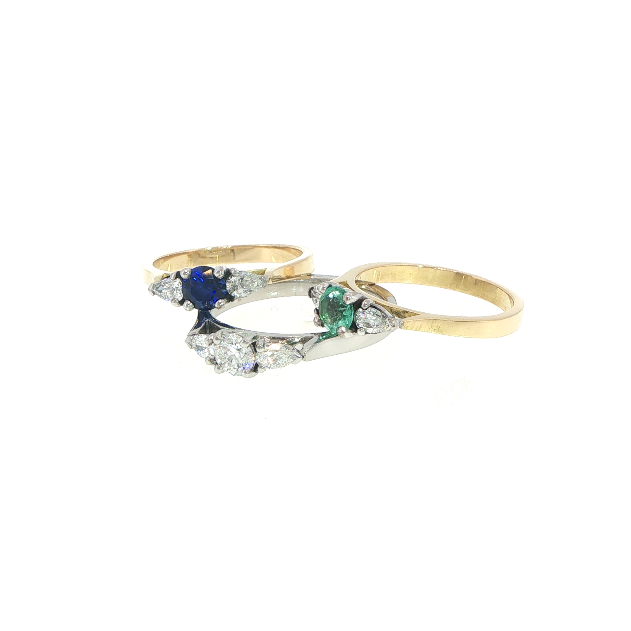 Royal Blue Sapphire Three-Stone Ring in 18ct Yellow Gold - Image 22