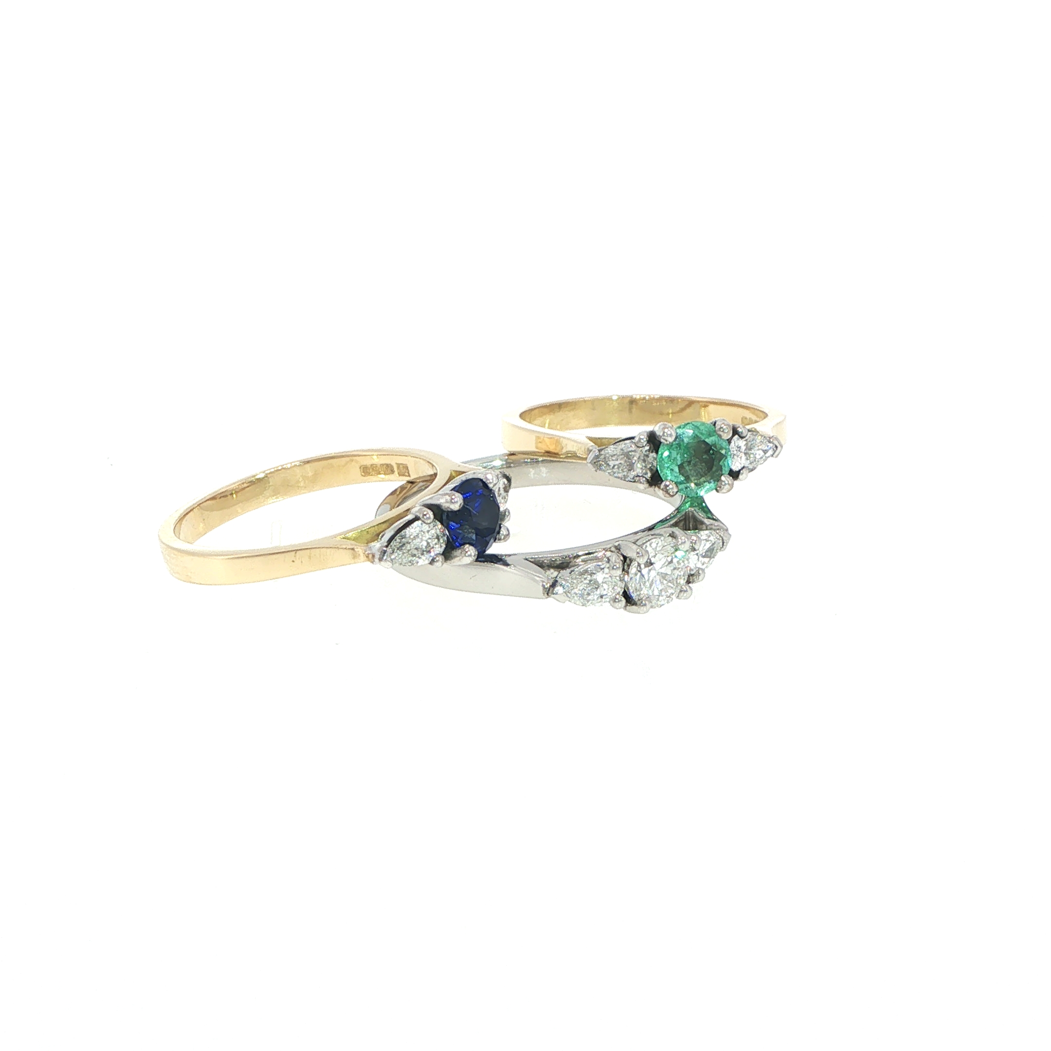 Royal Blue Sapphire Three-Stone Ring in 18ct Yellow Gold - Image 23